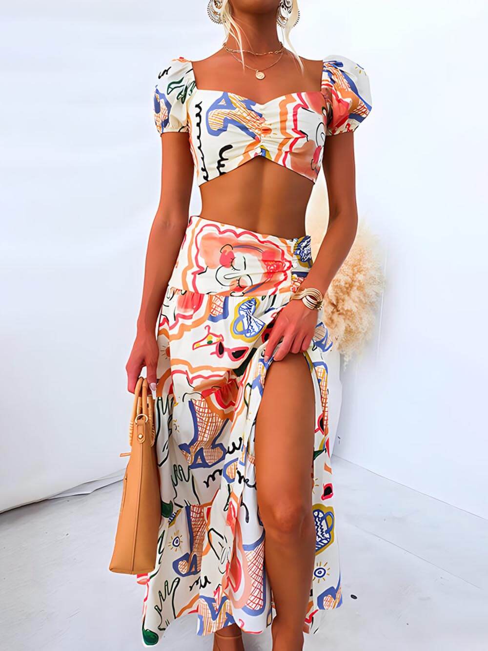 Traje de dos piezas con falda cruzada de verano y top estampado