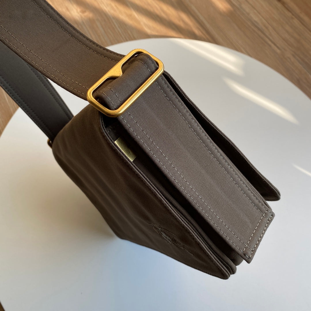 Exquisitos bolsos de piel-318