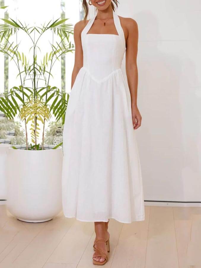 Vestido negro de cuello halter con cintura pequeña y largo medio