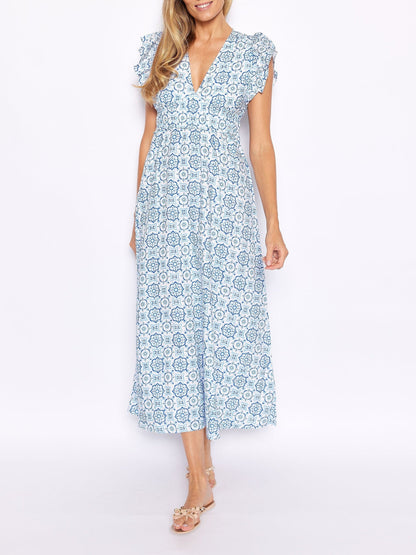 Vestido largo con medallón azul, escote en V y mangas onduladas