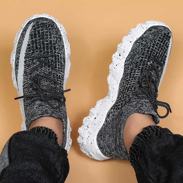 Nova Flyknit Sneakers