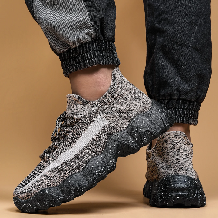 Nova Flyknit Sneakers