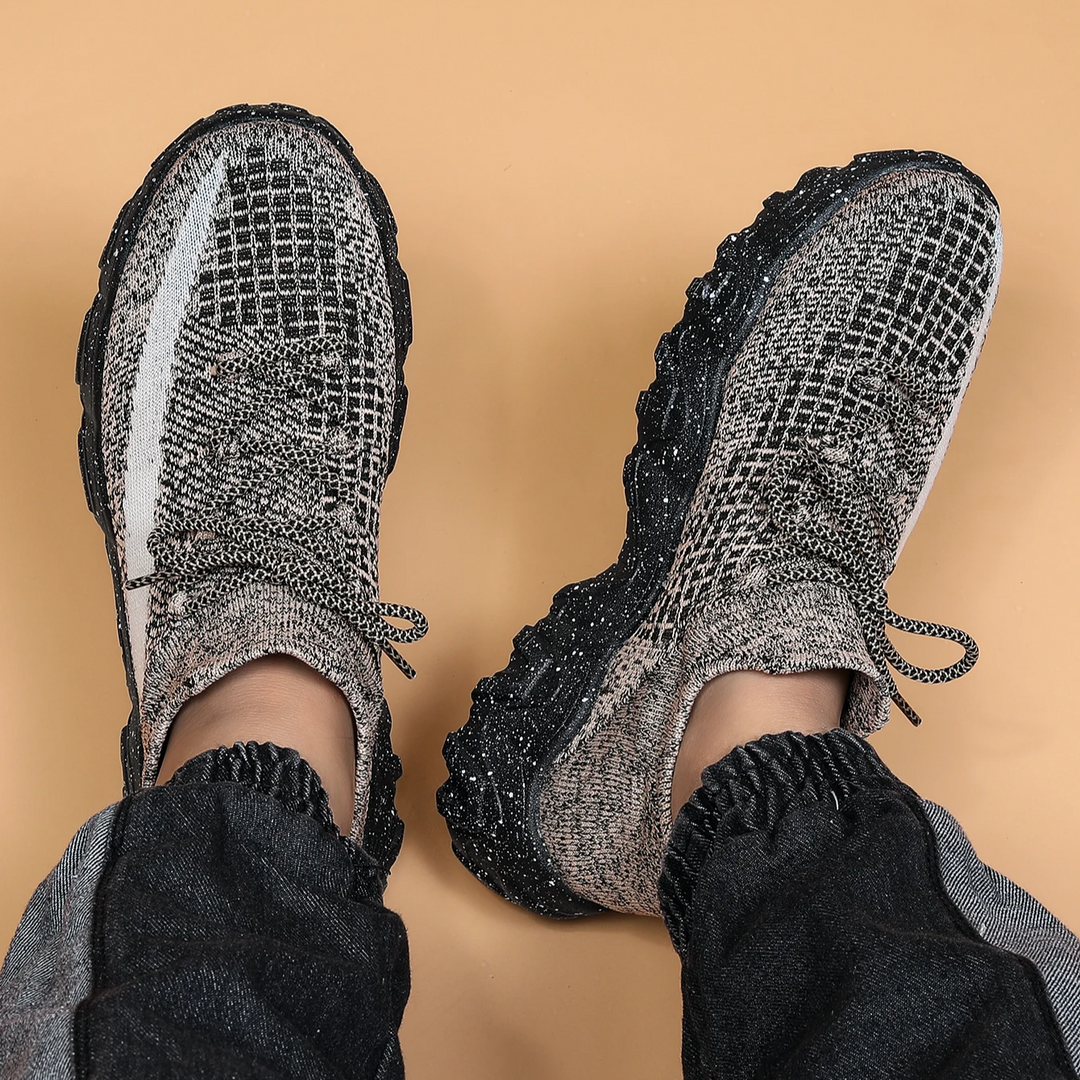 Nova Flyknit Sneakers