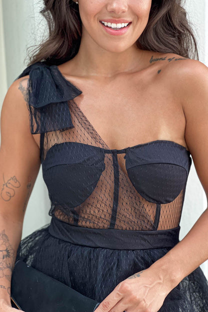 Robe longue noire en maille asymétrique avec fente