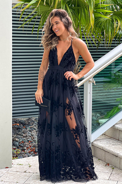 Robe longue noire en tulle à fleurs