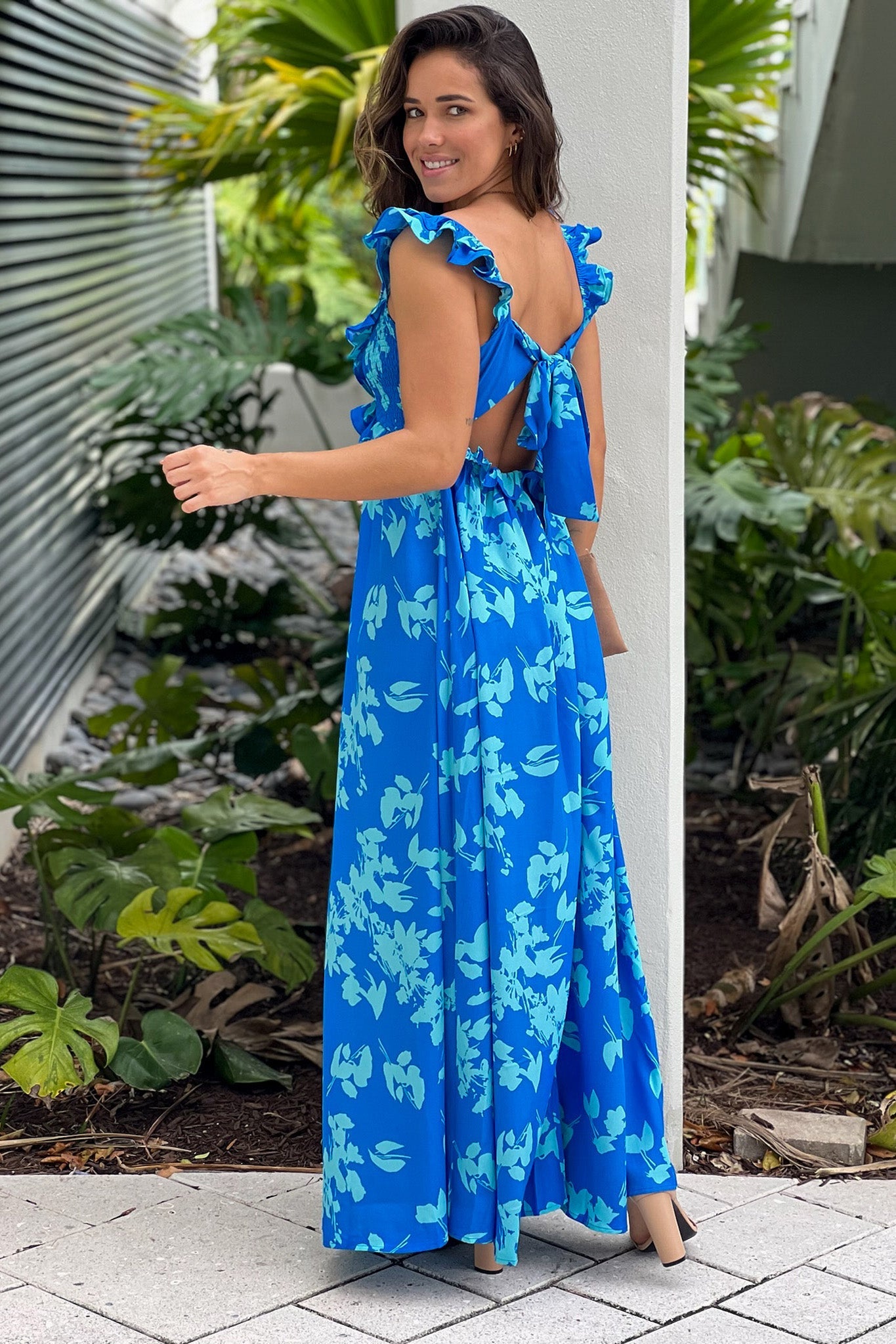 Robe longue imprimée bleue à volants