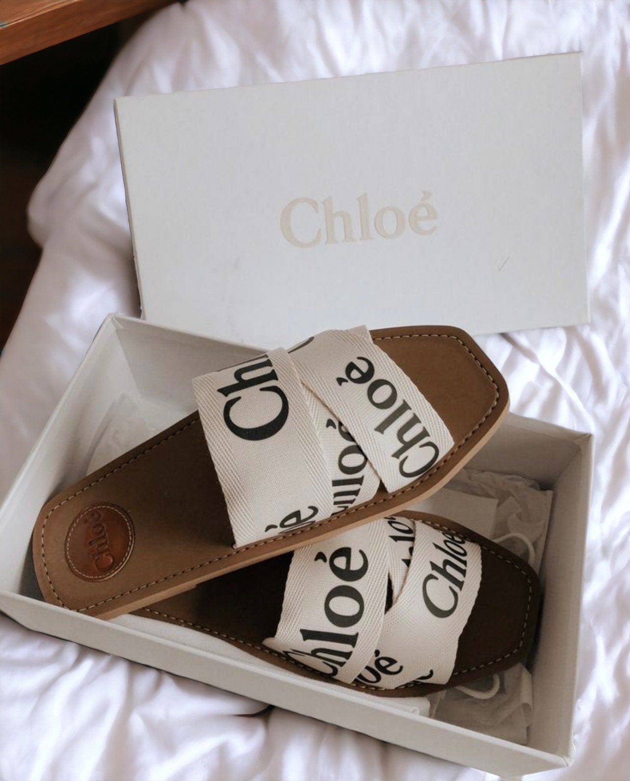 Chic Woody Flat Sandals