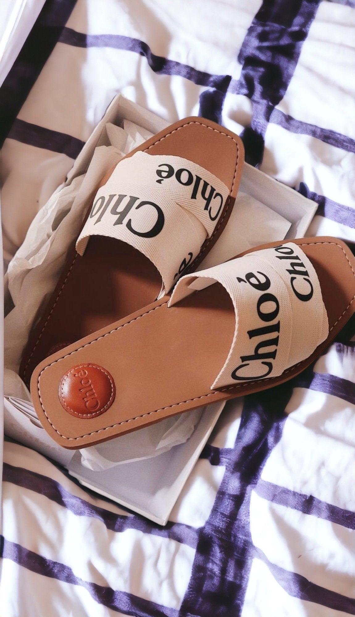 Chic Woody Flat Sandals