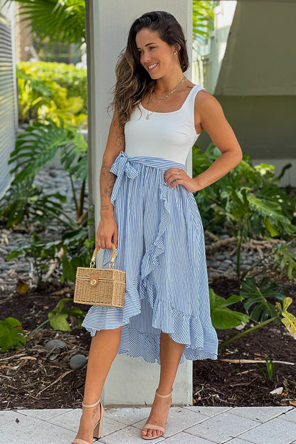 Vestido de rayas blancas y azules