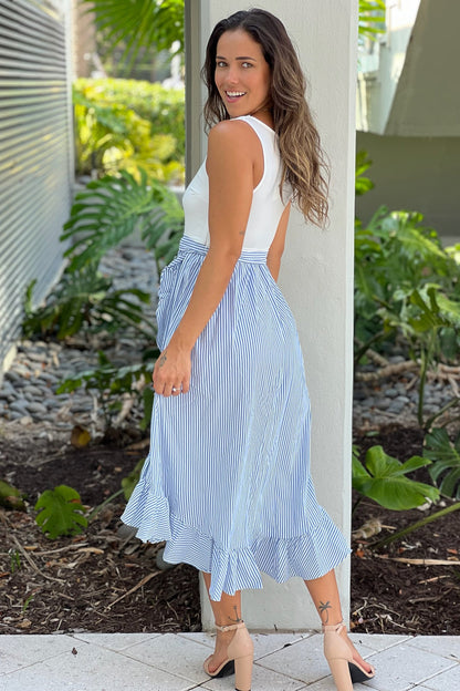 Vestido de rayas blancas y azules