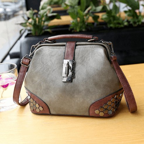 Sac à bandoulière avec rivets et chaîne de verrouillage pour femmes