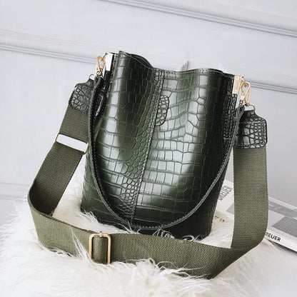 Women's Retro Reptile Bucket Bag