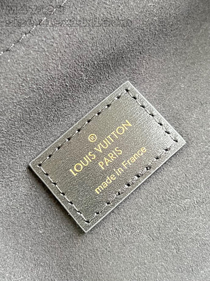 Exquisite leather bags-359