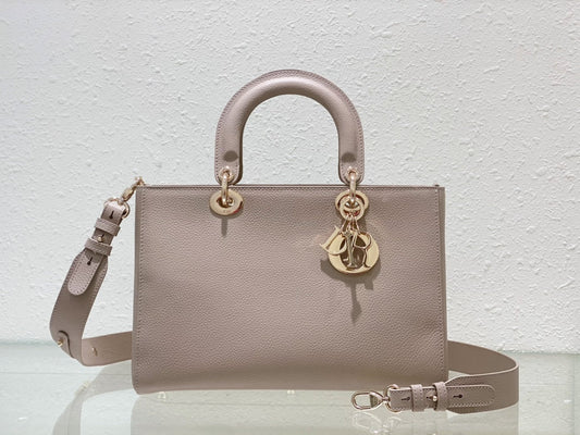 Exquisite leather bags-136