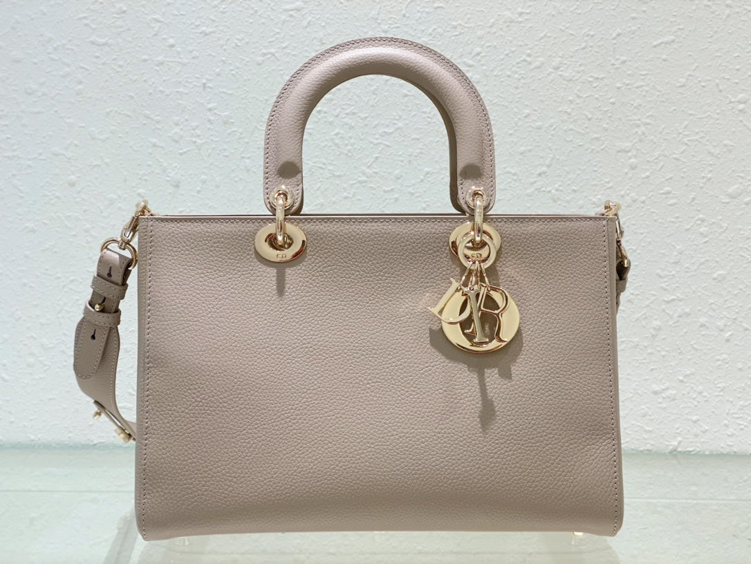 Exquisite leather bags-136